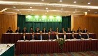 「澳門工商業座談會」邀請了六個行業代表發言，並有近四十個行業商協會提交書面發言，是了解澳門各行發展的機會(2月28日)