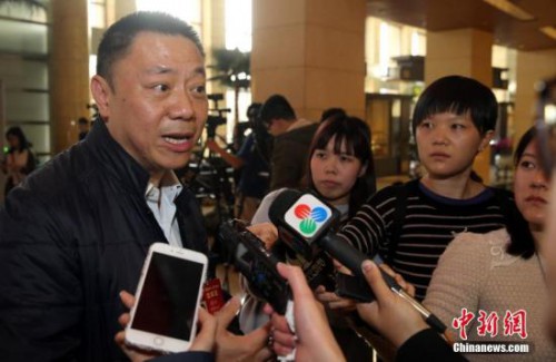 全國人大代表、澳門特別行政區經濟財政司司長梁維特於北京接受媒體採訪