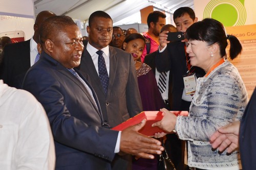 莫桑比克總統菲利佩‧紐西參觀澳門館