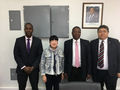 澳門貿促局執行委員劉關華與莫桑比克投資和出口促進局局長Lourenço Sambo（右二）合照